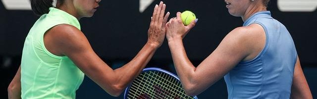 帅极了！37岁张帅斩获澳网女双冠军，收获生涯大满贯第三冠