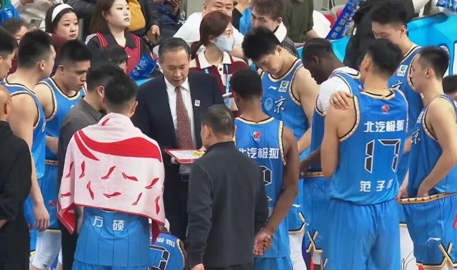 世界杯官方入口-五大主力缺阵，北京男篮残阵6分险胜浙江，陈盈骏18分吴前7中1